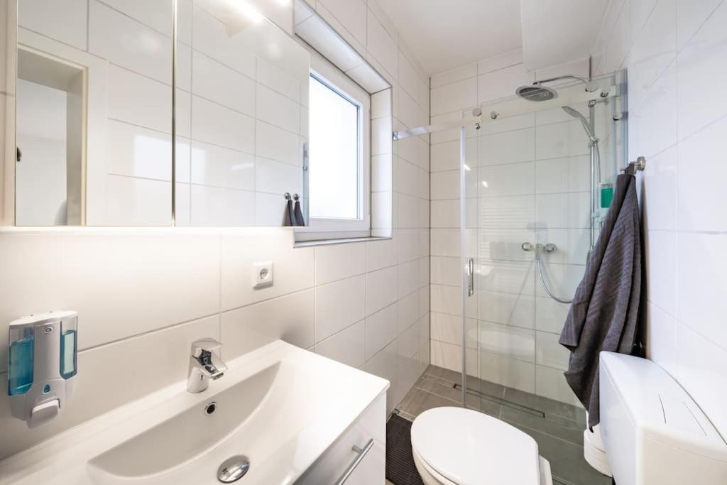 Modernisiertes Altbau 3-Zi Apartment รินเทล์น ภายนอก รูปภาพ